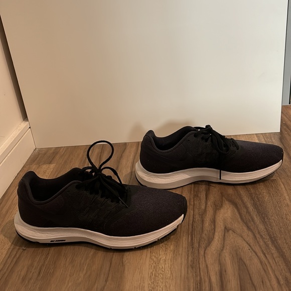 Women’s Nike Run Swift athletic shoes. Size 8.5. Only worn a handful of times. - Picture 3 of 9